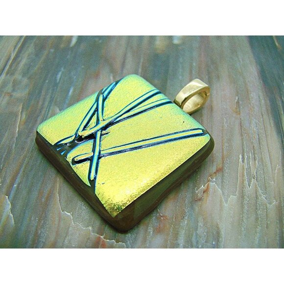 Square Shape Opaque Pendant Raised 3d Geo Design Graphic Resin Gold Tone Charm - Picture 2 of 9